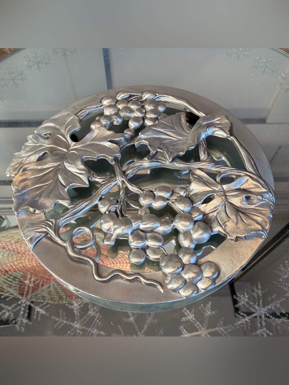 Seagull Pewter Canada Grapes on the Vine Design Trivet/Wine Bottle Stand 1990